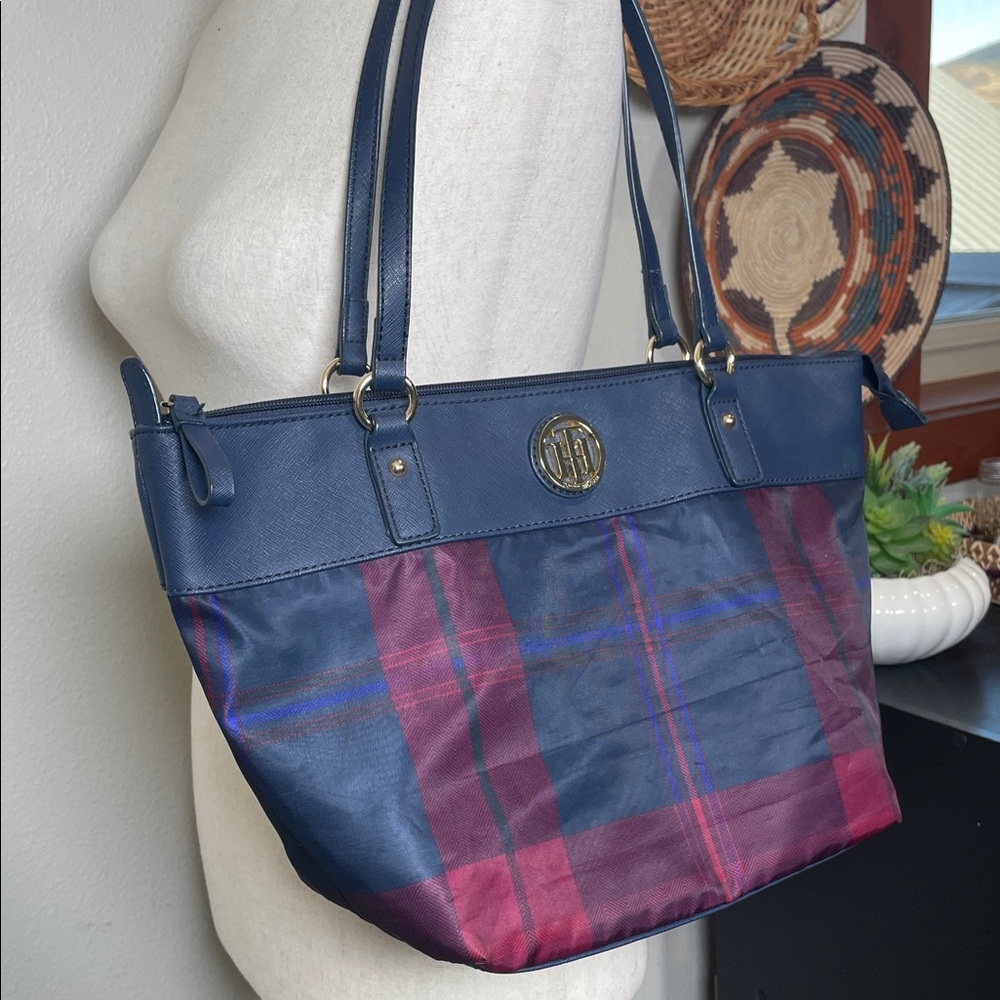 Tommy Hilfiger Plaid Navy Nylon Ivy Zip Top Handbag Tote & Matching Wallet - Picture 13 of 16
